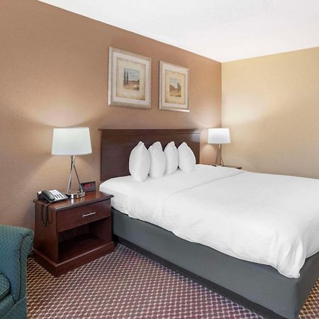 Quality Inn & Suites Bloomington University Area Exteriör bild