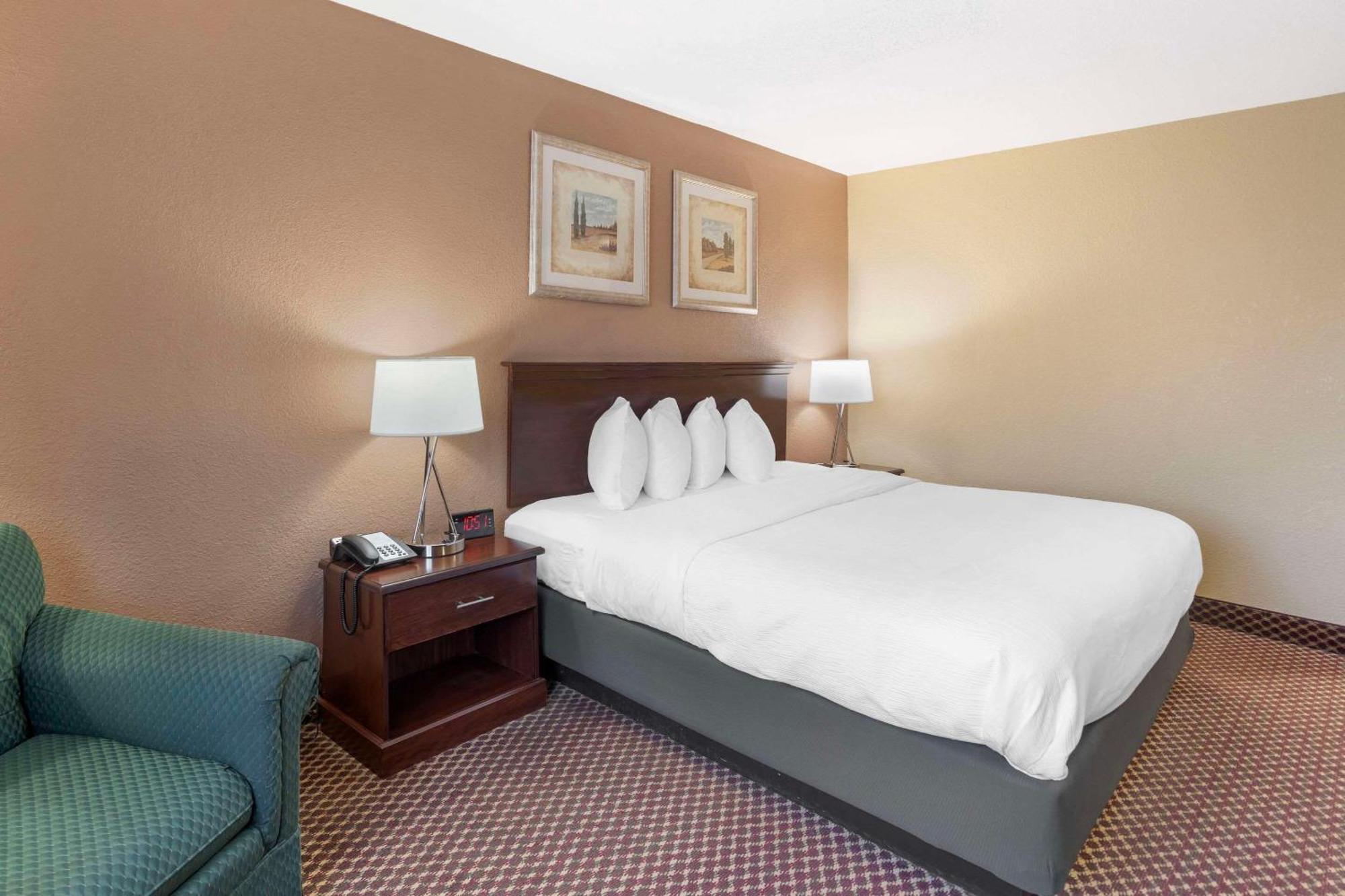 Quality Inn & Suites Bloomington University Area Exteriör bild
