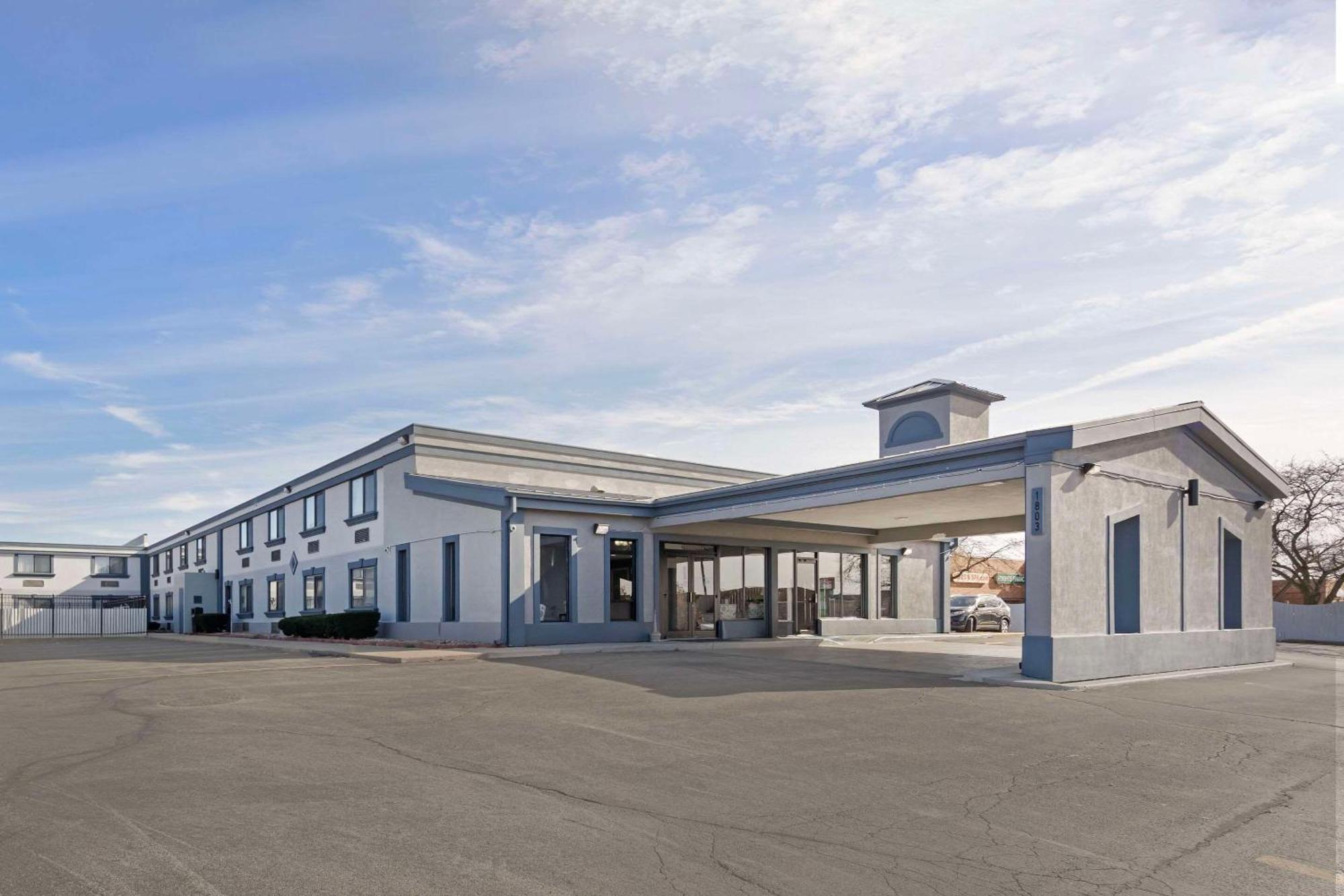 Quality Inn & Suites Bloomington University Area Exteriör bild