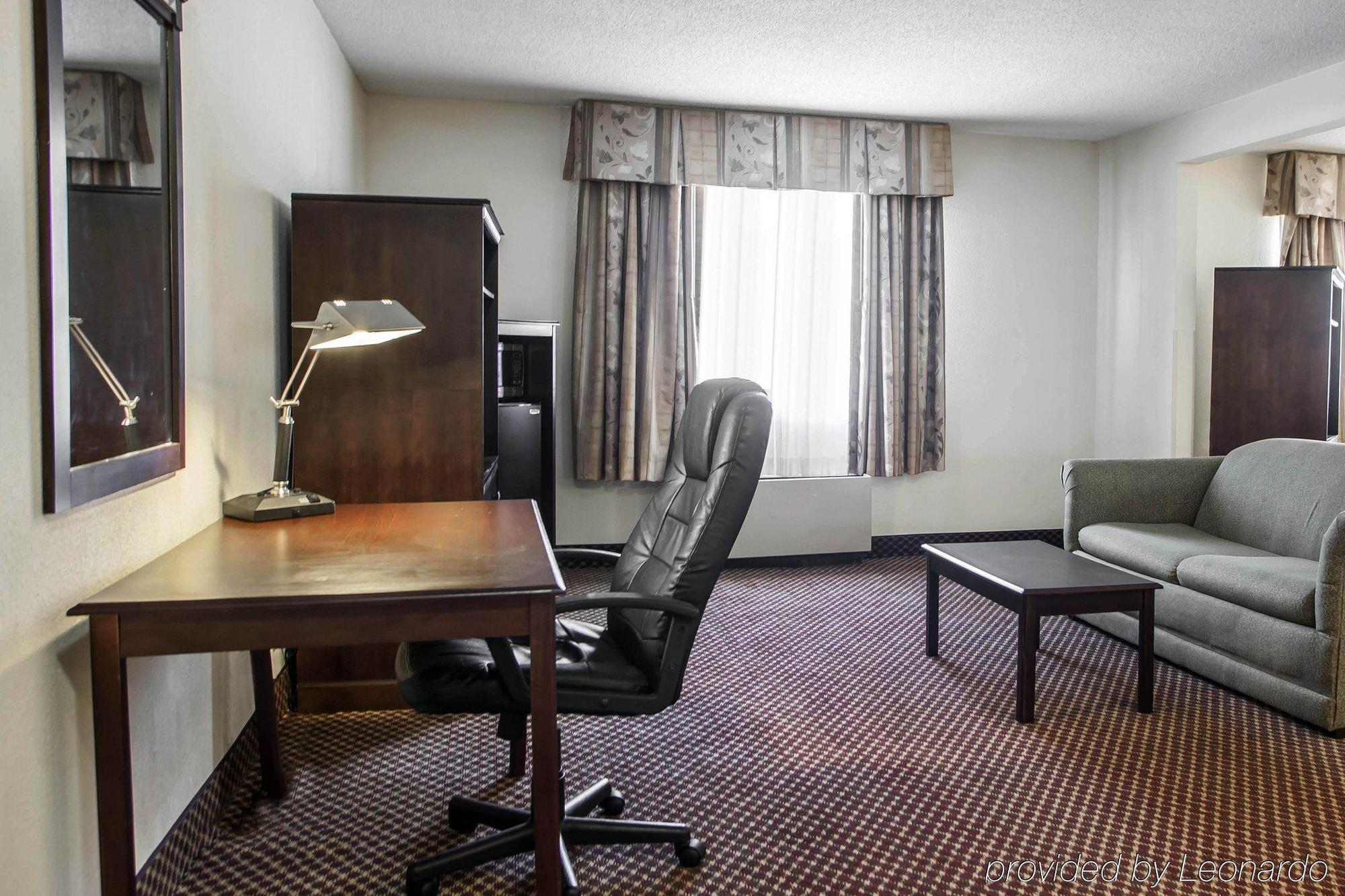 Quality Inn & Suites Bloomington University Area Exteriör bild